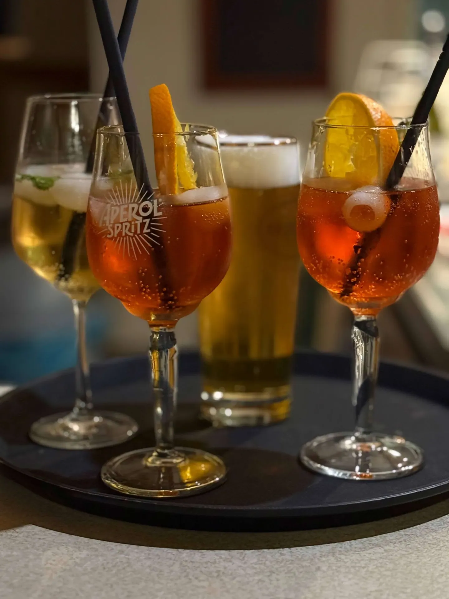 Aperitif-Stunde auf der Terrasse.