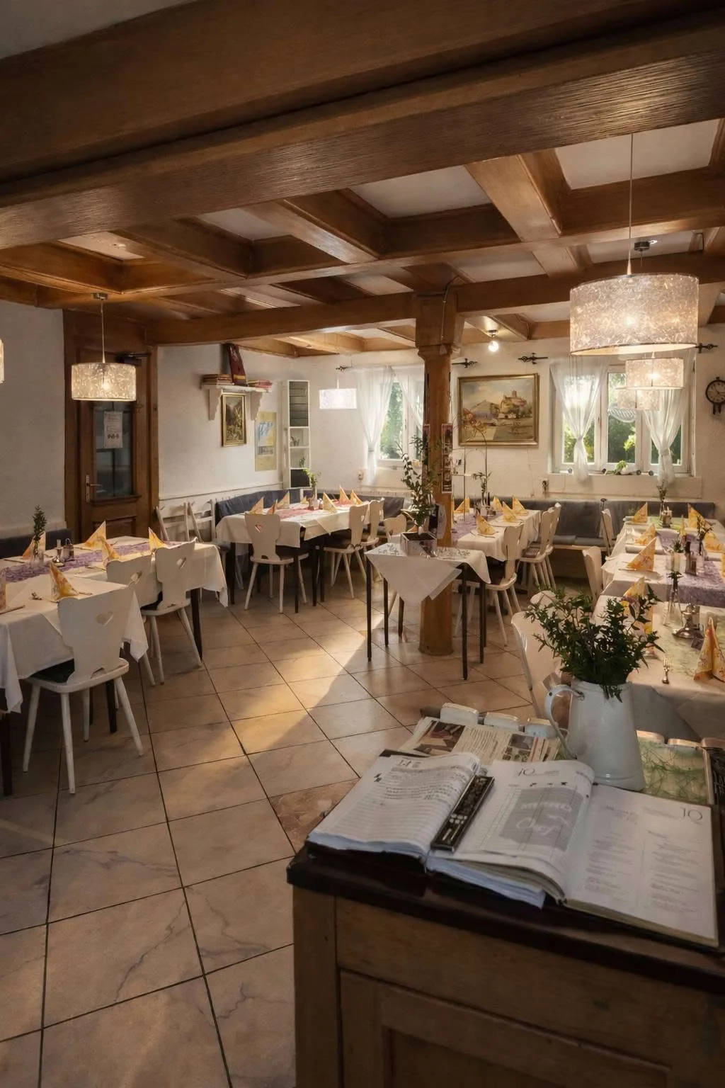 GO essen im Rössle — Saal