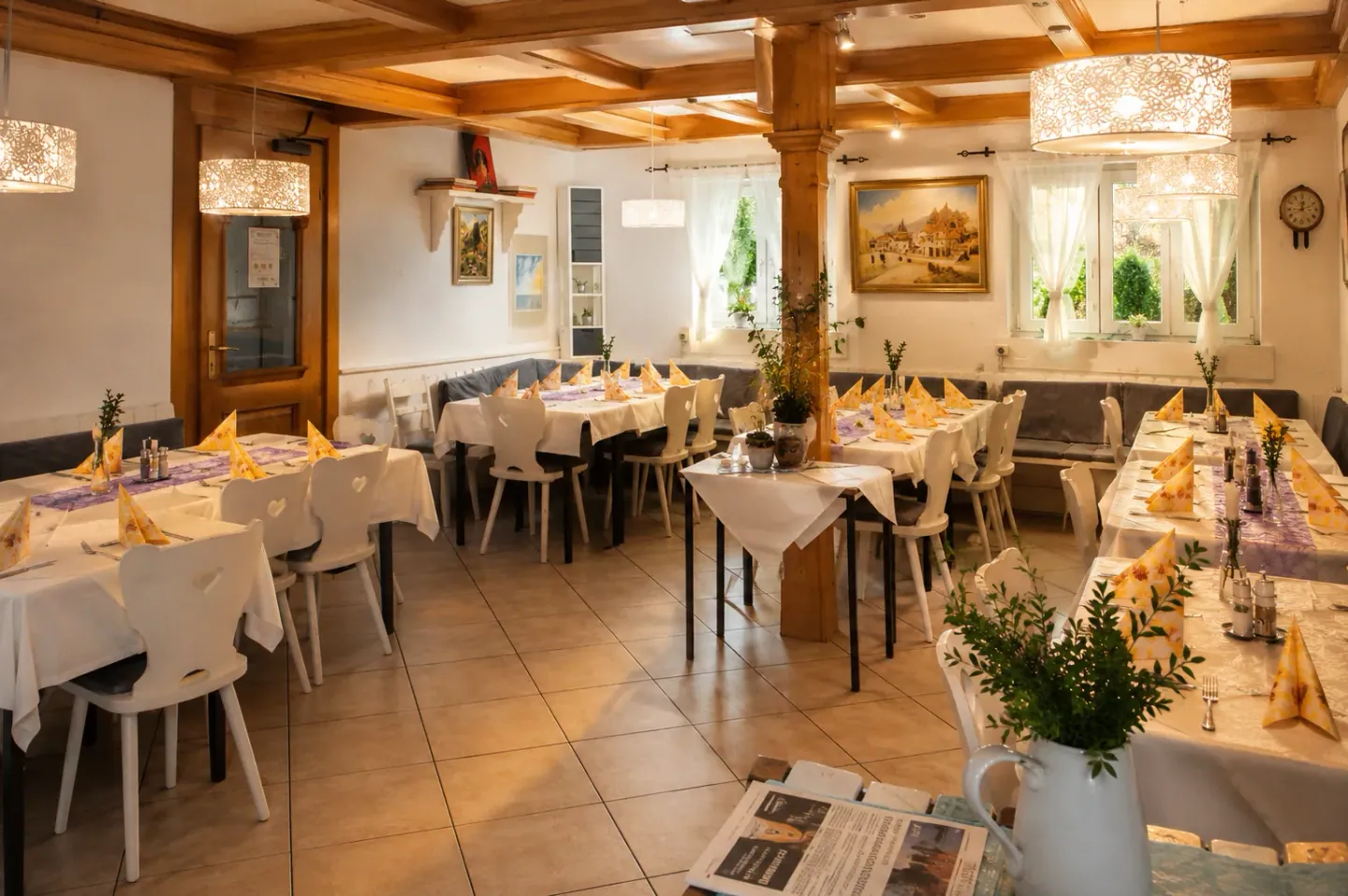 Hauptsaal mit Bar